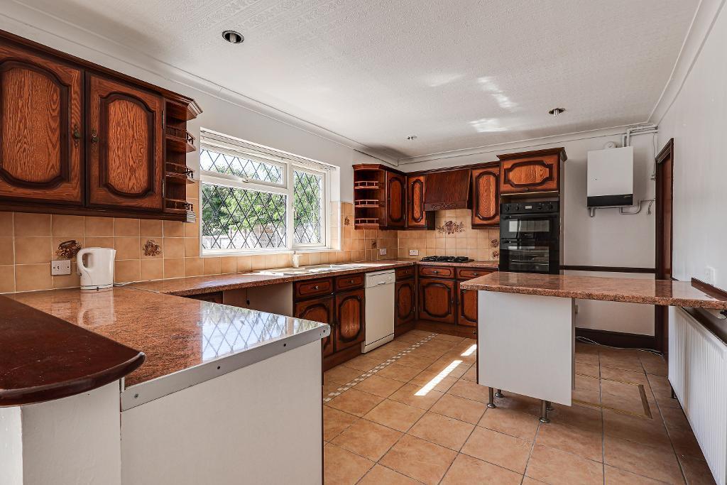 Main image of property: Benhurst Gardens, Selsdon, CR2 8NZ