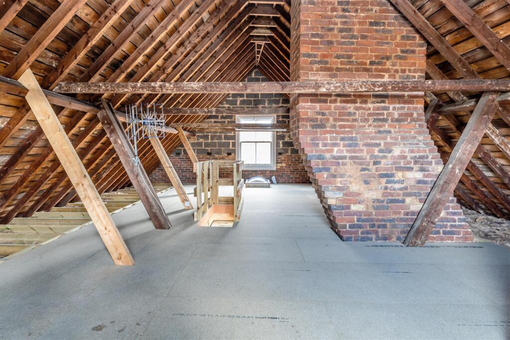 Apartment in Dorking, Rose Hill - More