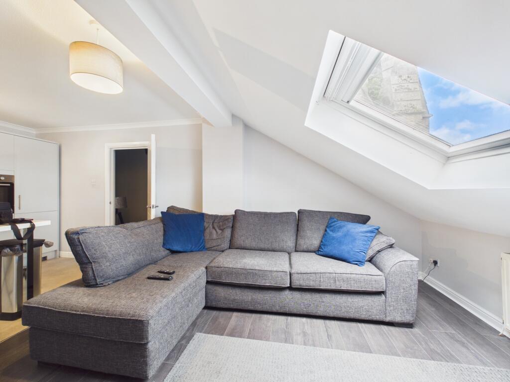 Apartment in Coatbridge, Sunnyside, Mosside - View 2