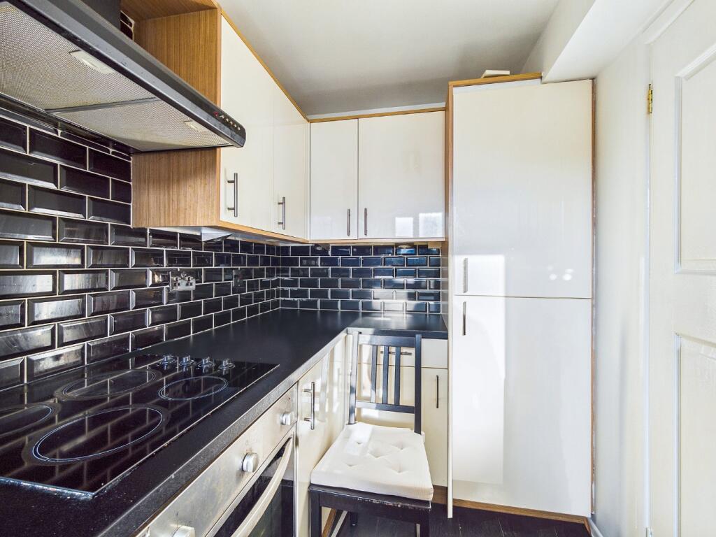 Apartment in Romford - View 4