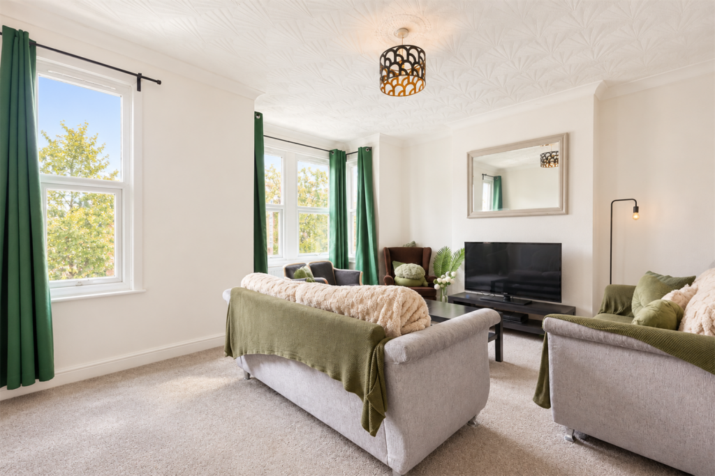 Apartment in Southend-on-Sea - View 3