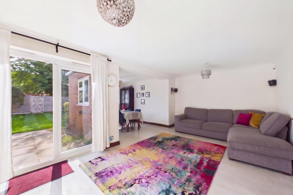 House in Maidenhead, Cox Green - More