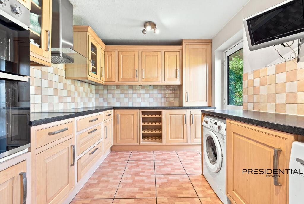 House in Epping Forest, Loughton - View 2
