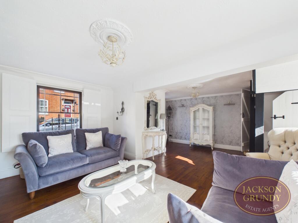 House in Collingtree - More