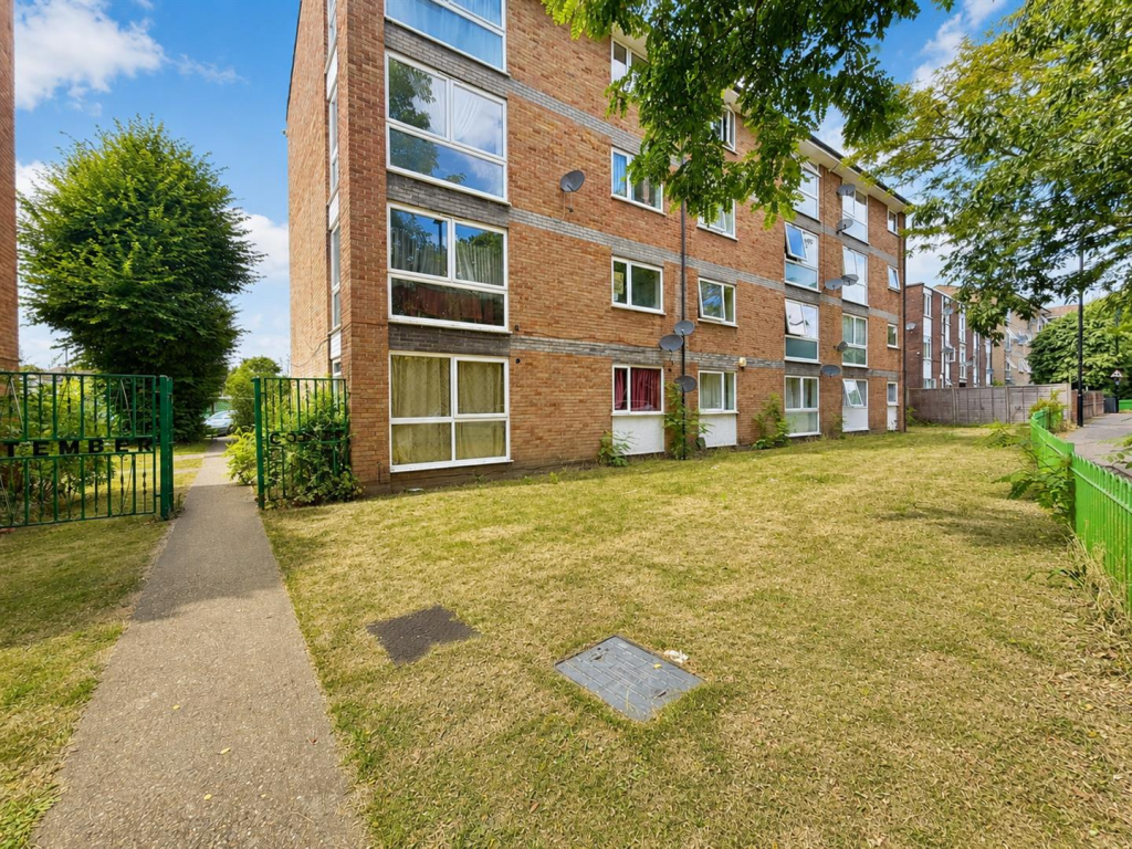 Apartment in Southall - View 5