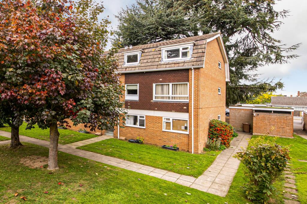 2-bed flat on Shelley Close, Abingdon, OX14, £240,000