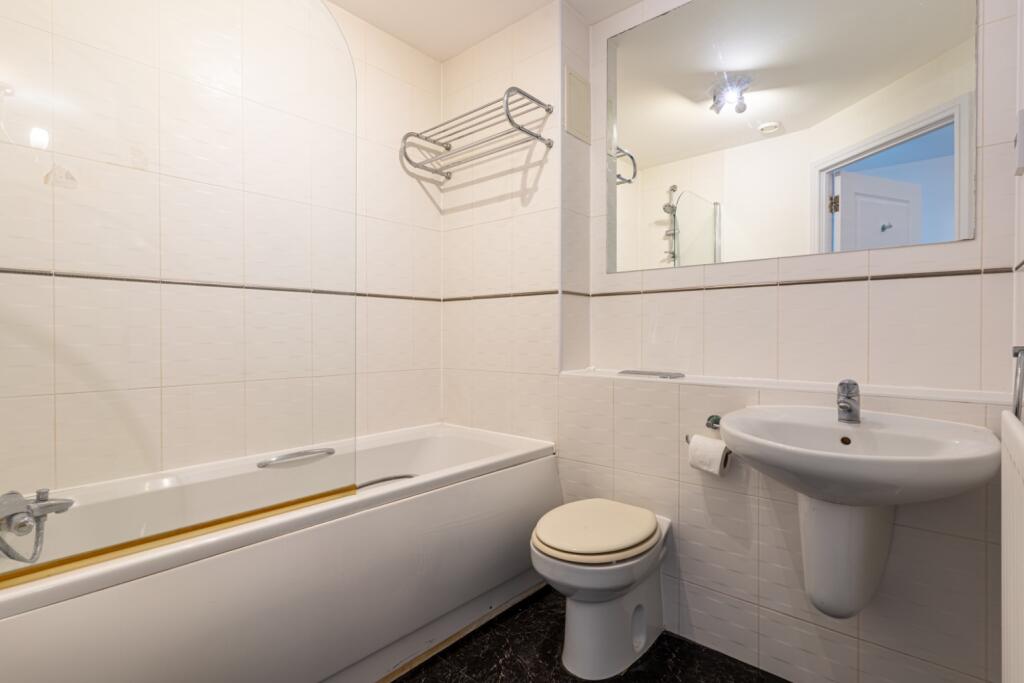 Apartment in Dartford - View 5