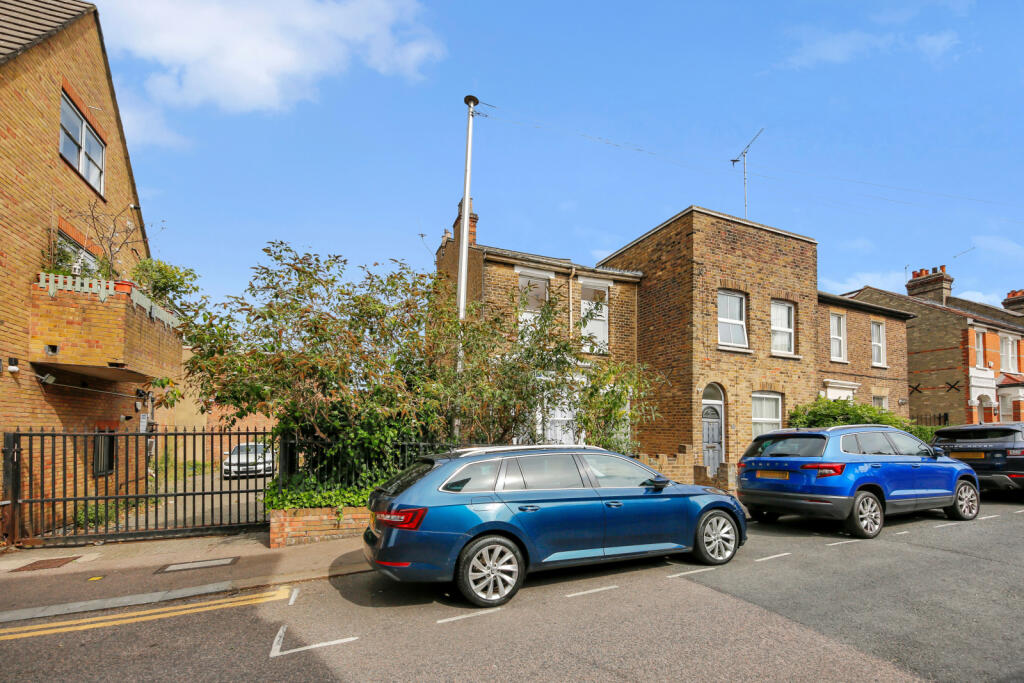 Main image of property: Milton Road, London, E17