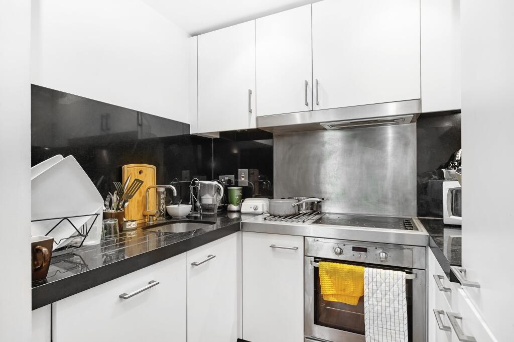 Main image of property: New Providence Wharf, 
1 Fairmont Avenue, E14