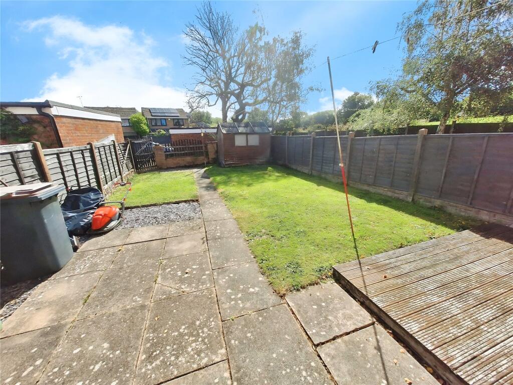 Frensham Drive, Nuneaton, Warwickshire, CV10 photo 4