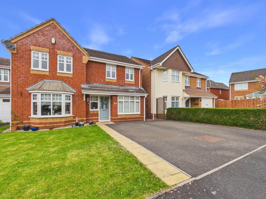 Main image of property: 8 Roe Deer Green, Newport