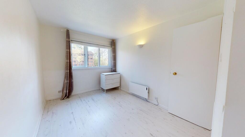 Apartment in Croydon - More