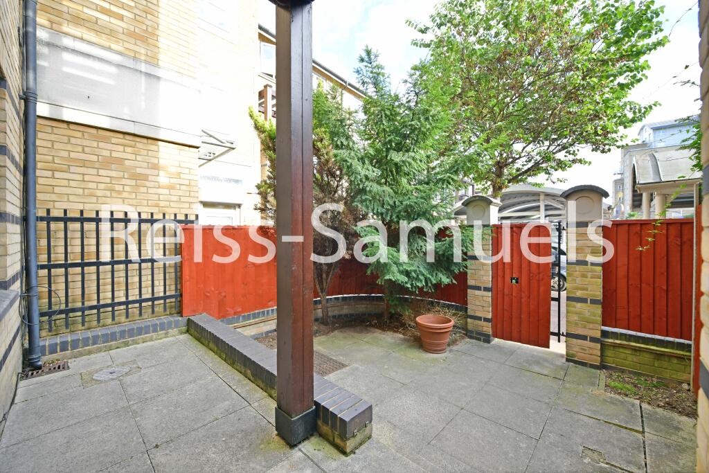 6 bedroom town house for rent