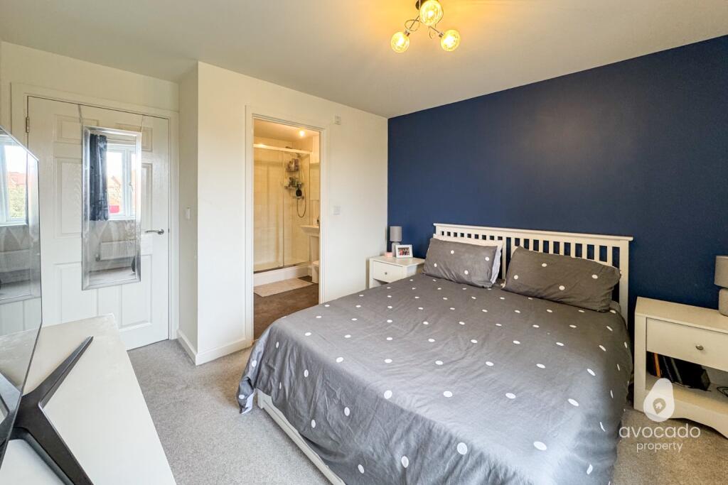 Apartment in Shinfield, Ryeish Green - View 2