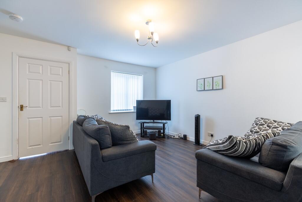 House in Cardiff, Llanharry - View 5