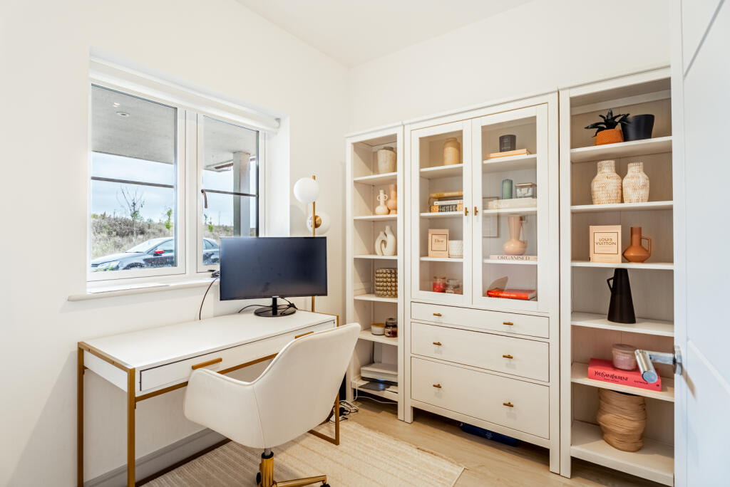 Additional image 13 of Lawrence Close, Smallford, St. Albans, Hertfordshire, AL4