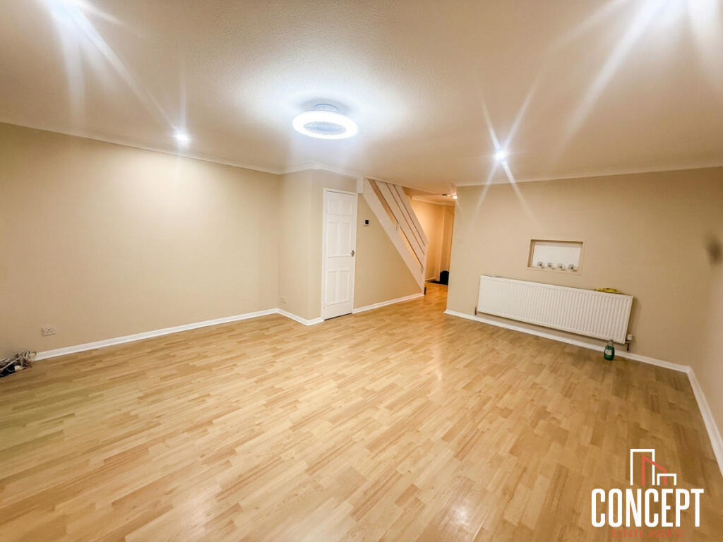 Apartment in Spelthorne, Surrey - View 3