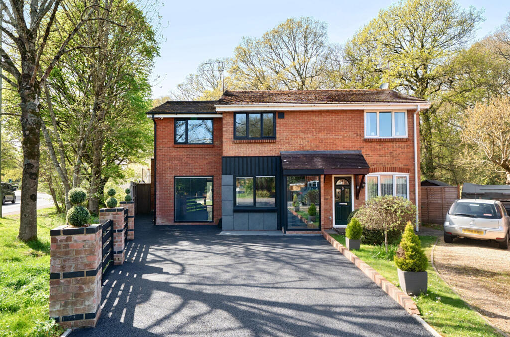 3-bed semi-detached on Warwick Close, Chandler's Ford, Eastleigh, Hampshire, SO53, £450,000