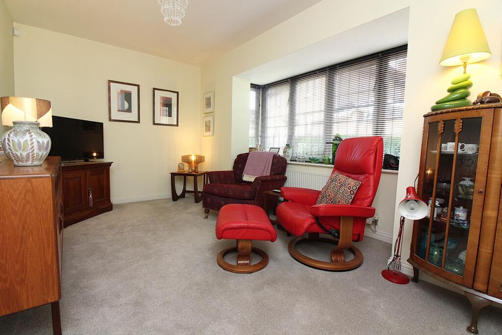 Salisbury Close, Fairfield, Hitchin, SG5 photo 3