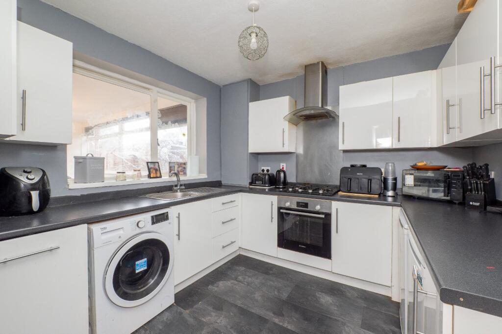 House in Sutton - More