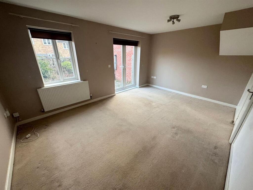 House in Northampton, North Northamptonshire - View 4