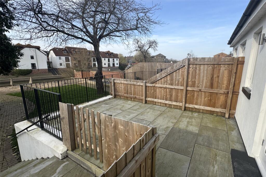 House in Tewkesbury - View 5