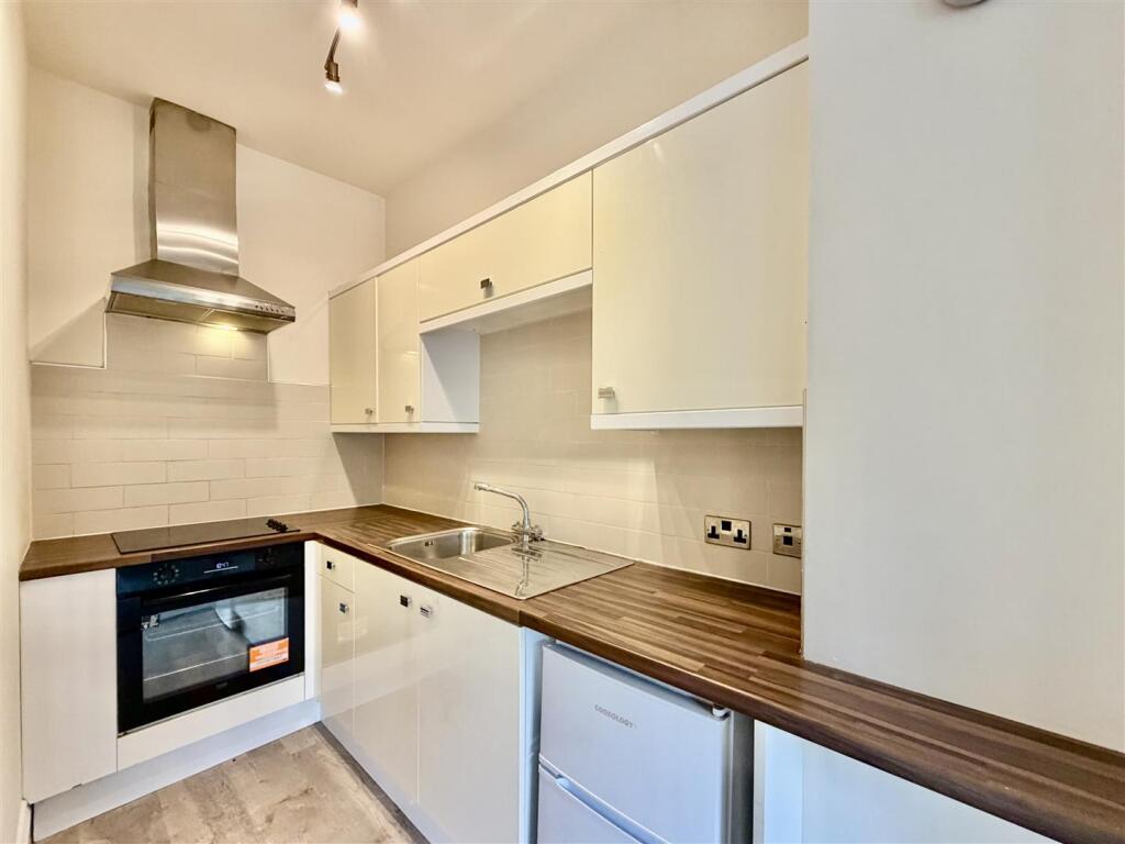 Apartment in Huddersfield - View 3