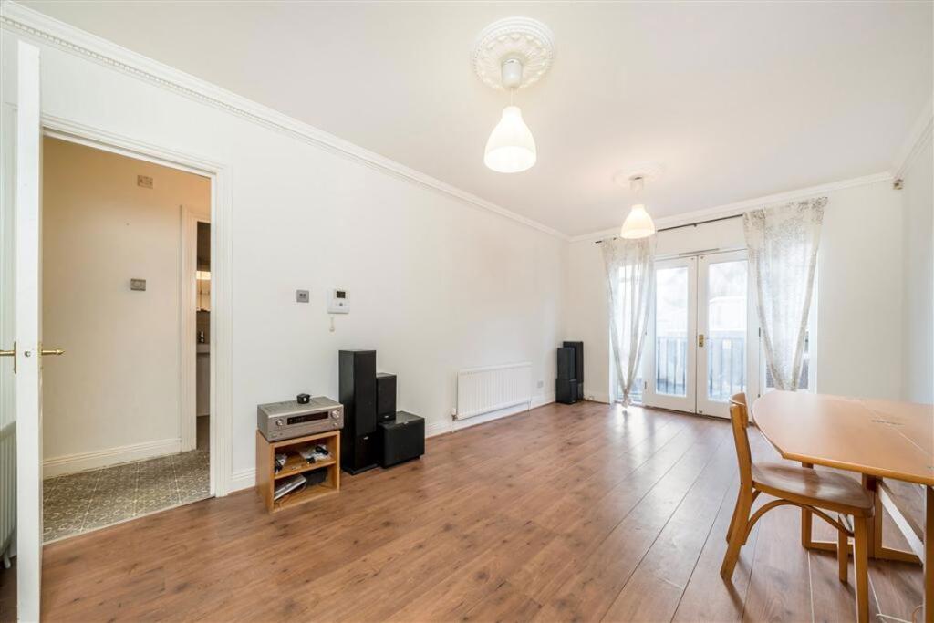 Apartment in London - View 3