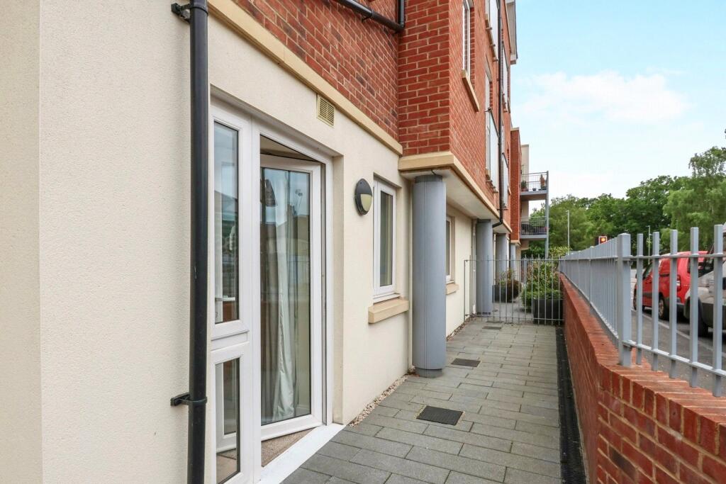 Macaulay Road, Broadstone, Dorset, BH18 photo 4