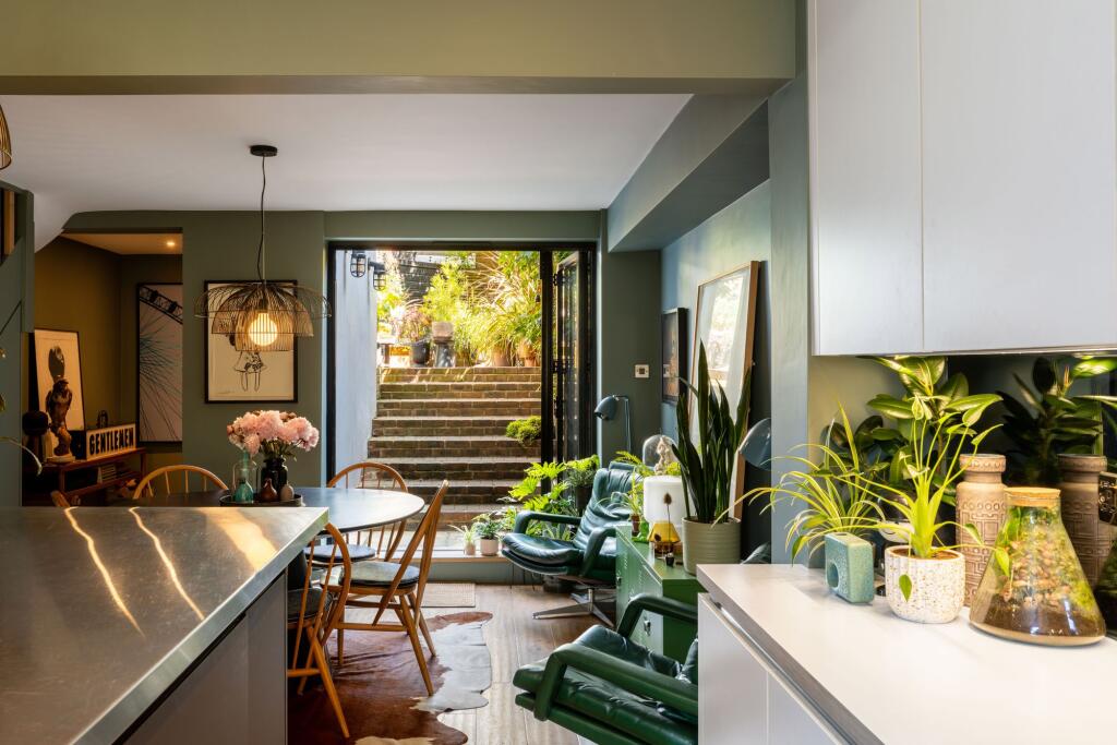 House in Hove, Brighton and Hove - View 2