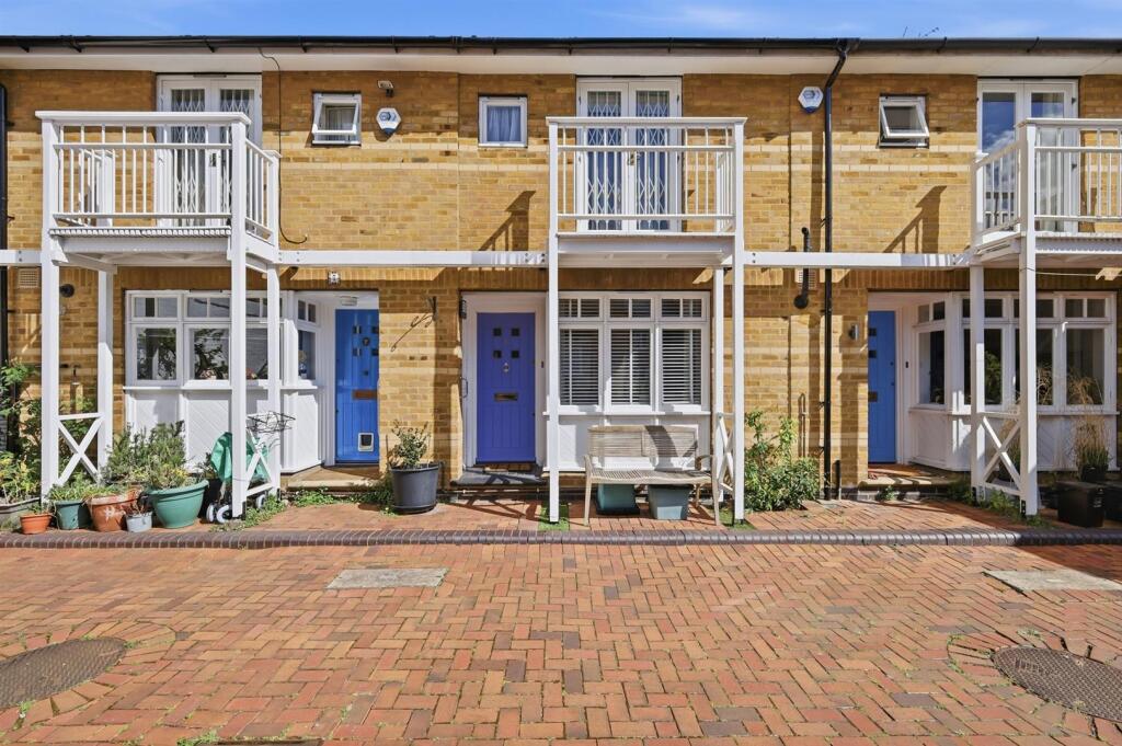 Main image of property: De-Barowe Mews, N5 1ST