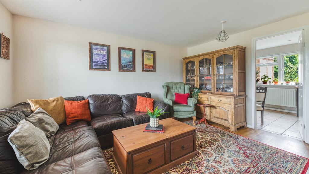 Bourne Close, Beeston, Nottingham photo 4
