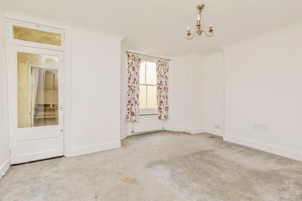 House in Hastings, Trinity Triangle, Blacklands - More