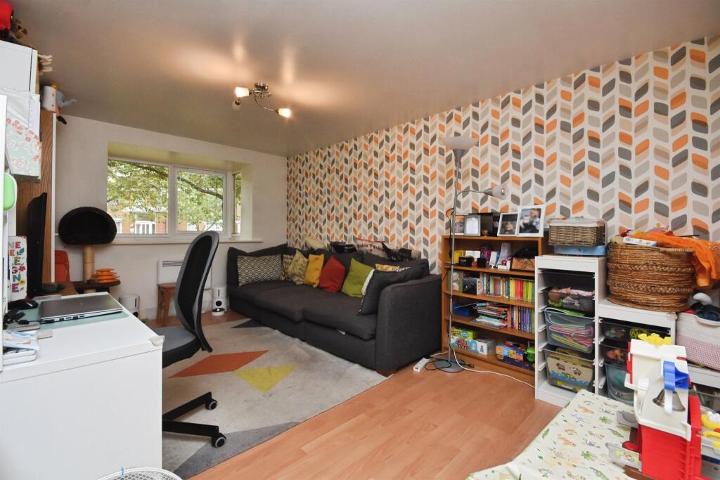 Apartment in Romford - View 5