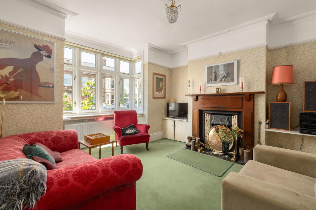 House in Cambridge, Cambridgeshire - View 2