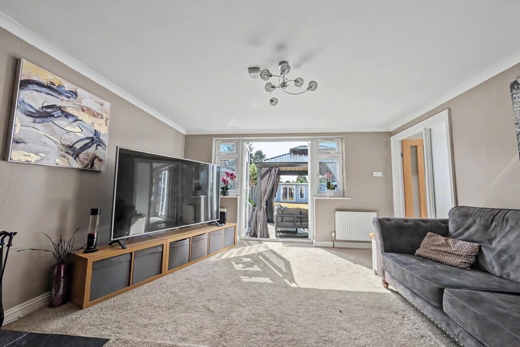 House in Southampton - More