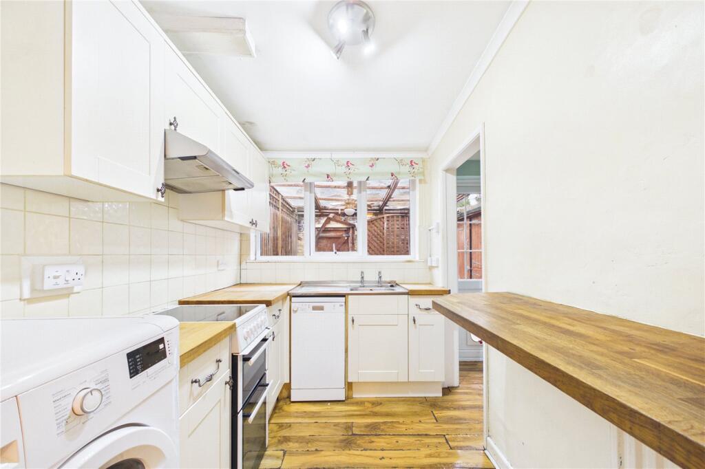 House in Basingstoke and Deane, South View, Oakridge - View 5
