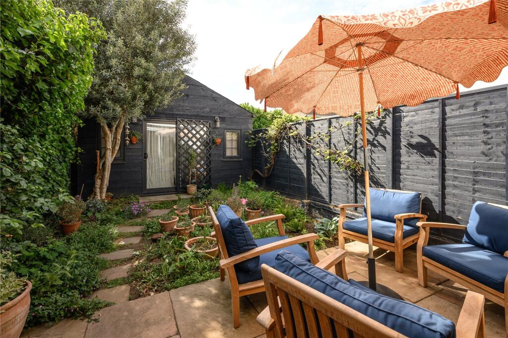 House in Twickenham - View 5