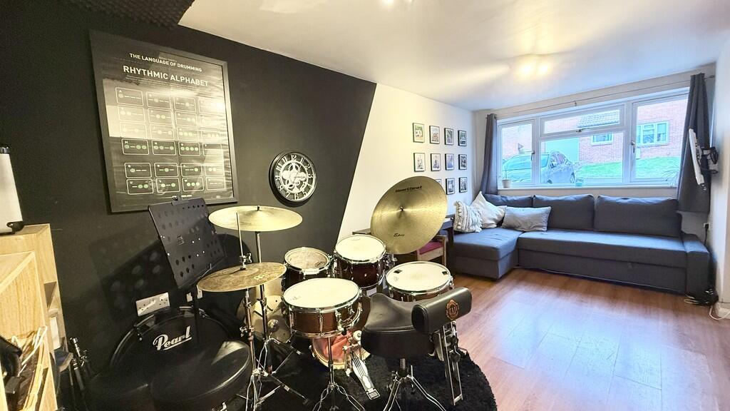 House in Westbury, Leigh Park - More