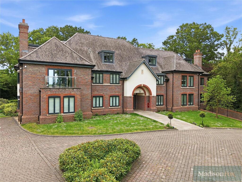 Main image of property: High Road, Chigwell, Essex, IG7