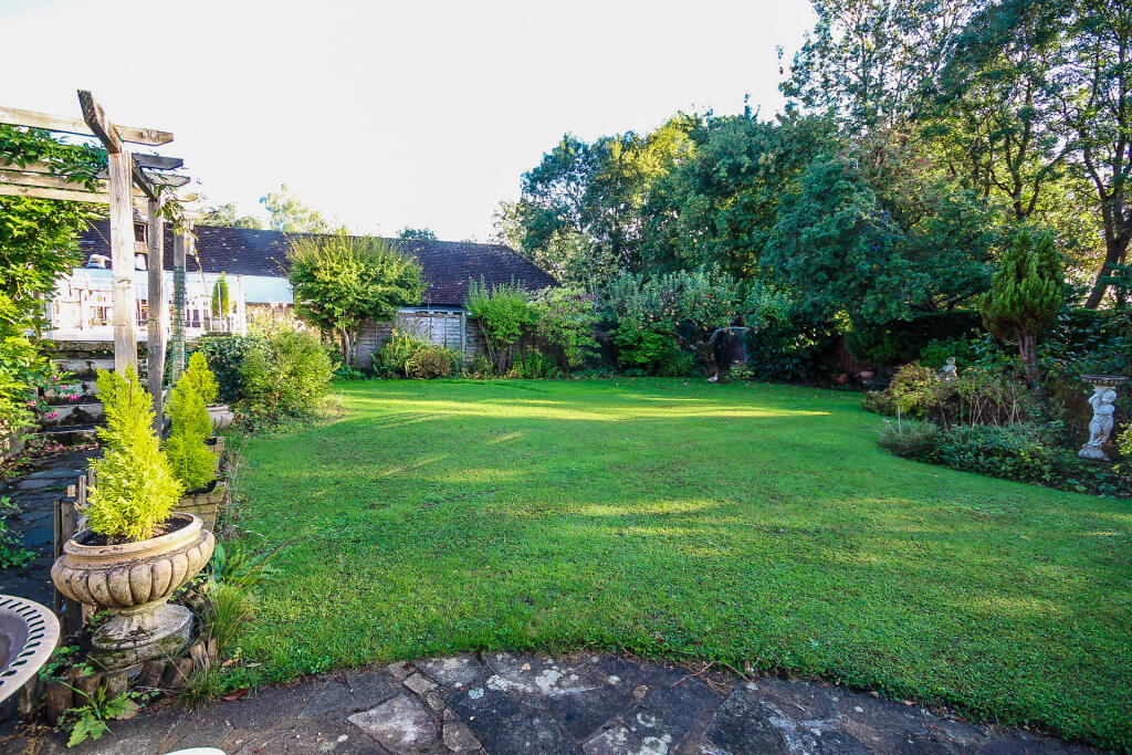 House in Welwyn Hatfield, Welwyn - View 2