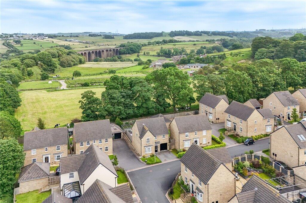 House in Bradford, Manywells Height, Cullingworth - View 2