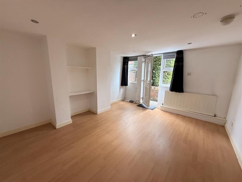 Beechwood Avenue, Burley, Leeds, West Yorkshire. photo 4