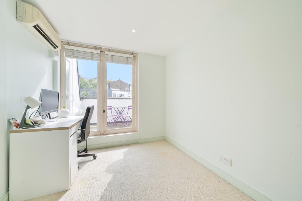 3 bedroom mews property for rent