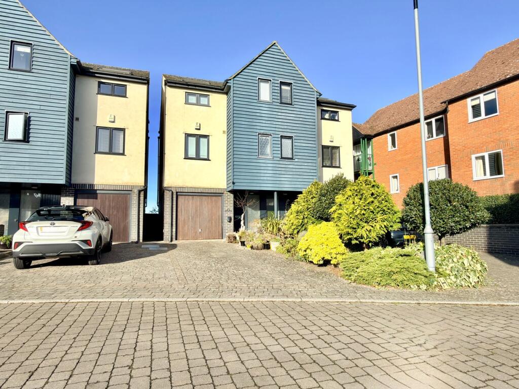 4-bed semi-detached on Elliott Court, Back of Avon, Tewkesbury, GL20, £585,000