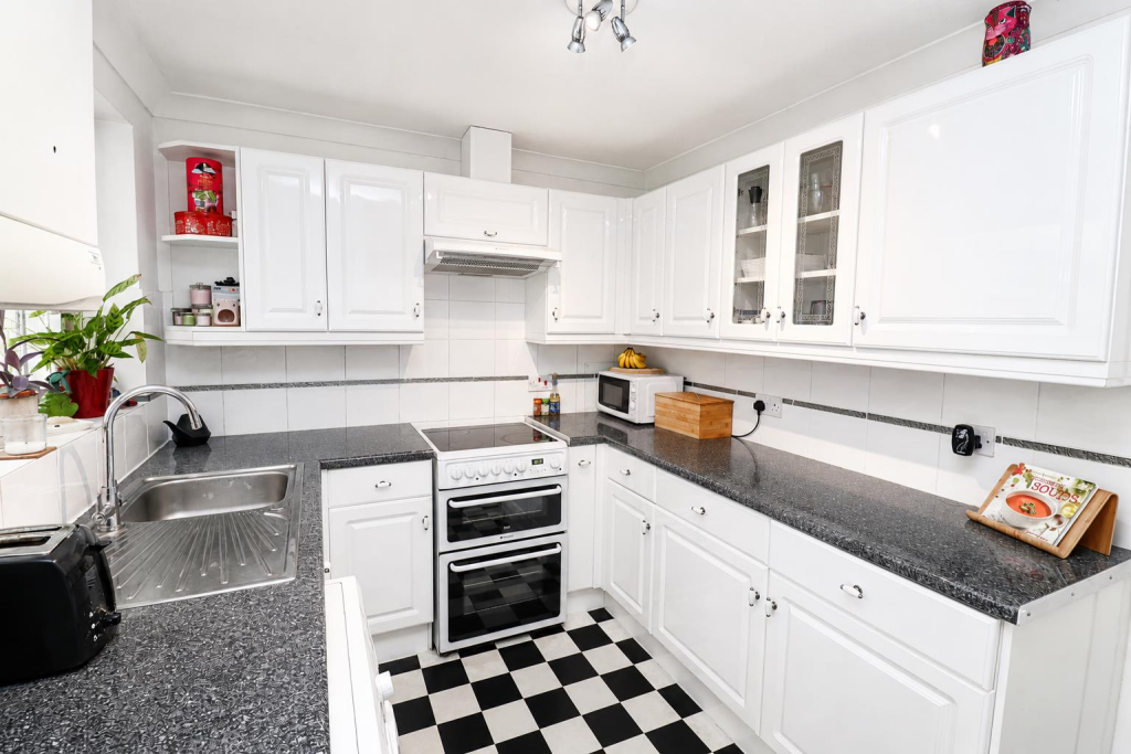 House in Guildford - View 5