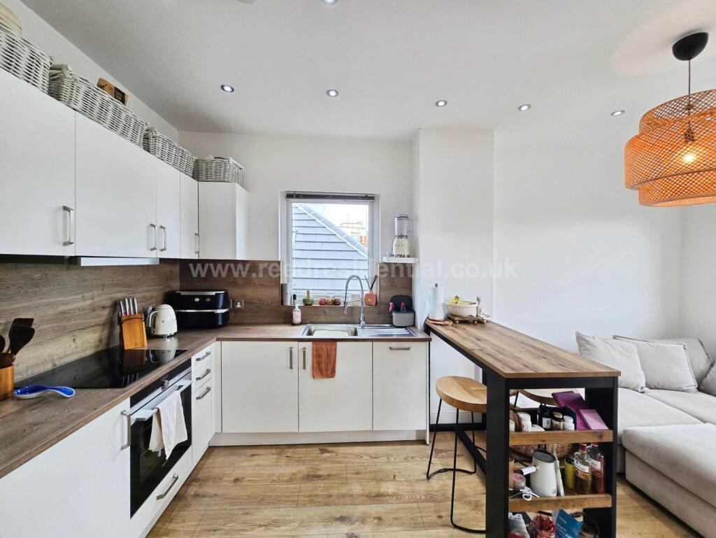 Apartment in Southend-on-Sea - View 3