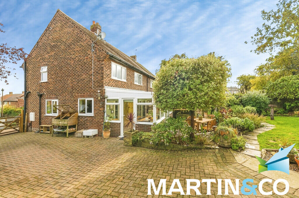 House in Wakefield, Coxley, Sitlington - View 3