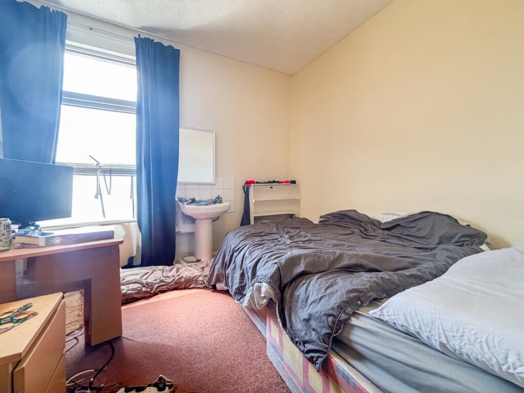 5 bedroom terraced house for rent