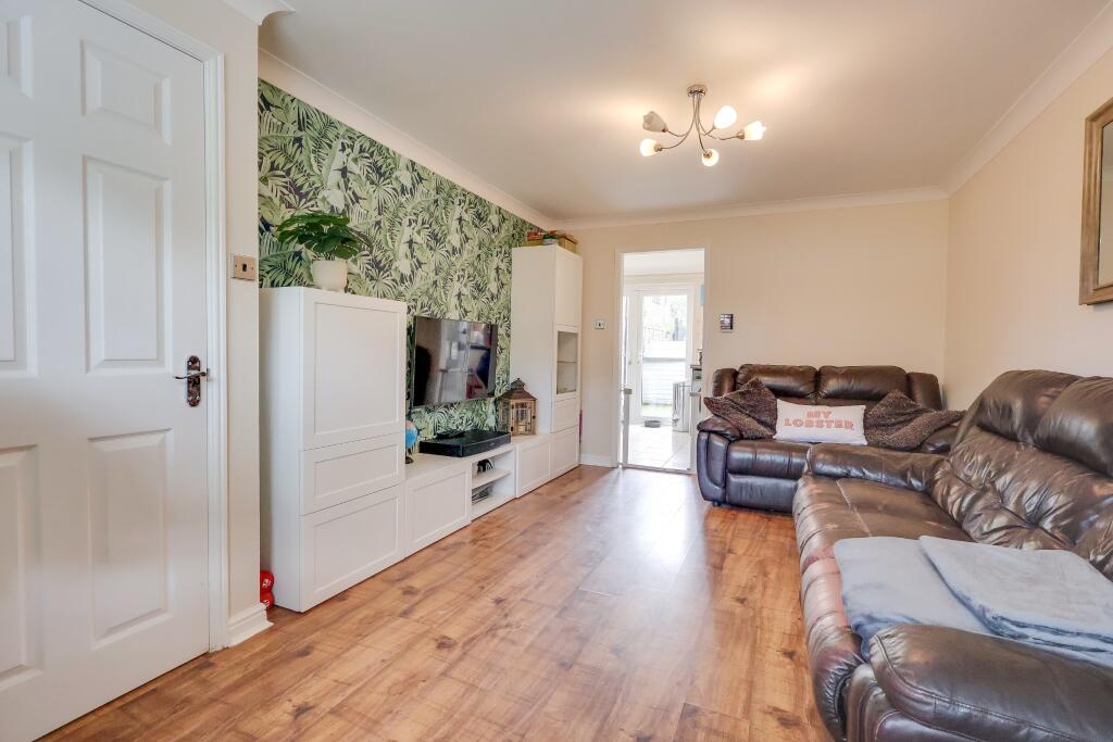 Taylor Close, Waterside Park photo 4